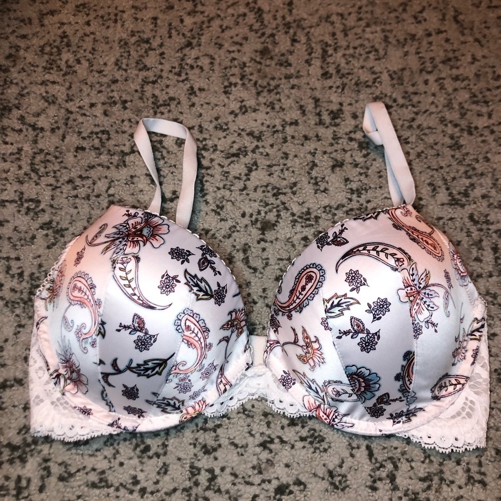 Victoria’s Secret White Floral Dream Angel Push-Up Bra Size 32DD